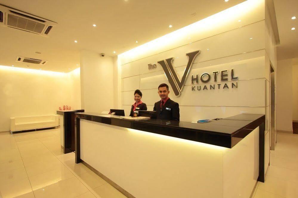 The V Hotel Куантан Экстерьер фото